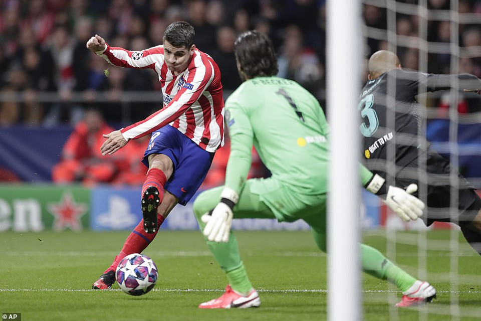 ...nhưng cũng luôn biết tận dụng cơ hợi để tạo ra những tình huống nguy hiểm về phía khung thành của Alisson.