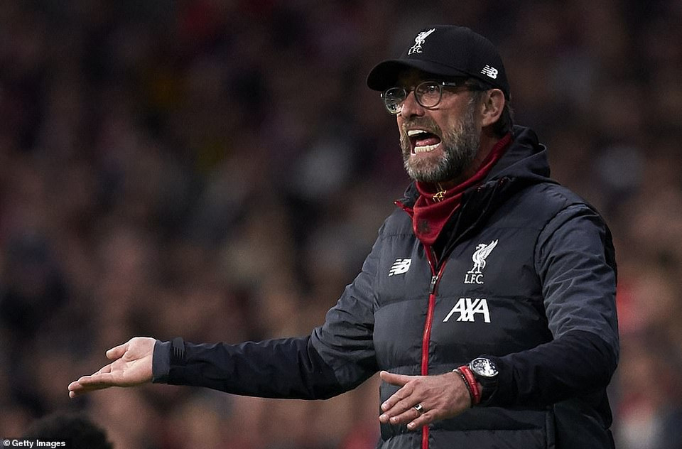 Bên ngoài sân, Juergen Klopp cũng tỏ ra không hài lòng.