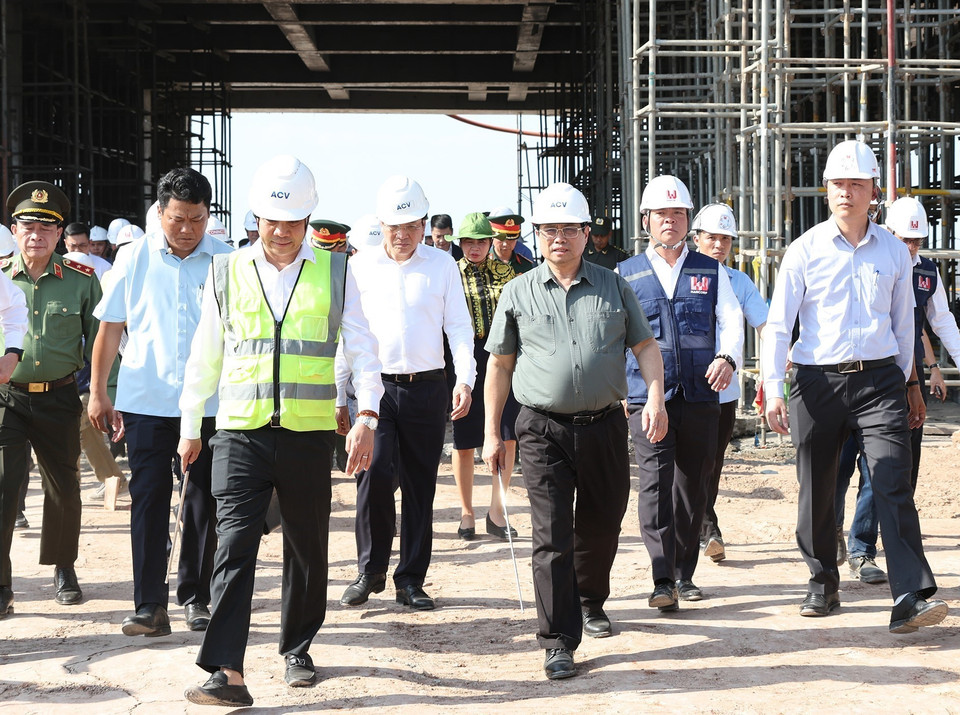 Thủ tướng Phạm Minh Chính kiểm tra tiến độ Dự án xây dựng nhà ga hành khách T3 của Cảng Hàng không (CHK) Tân Sơn Nhất. (Ảnh: Dương Giang/TTXVN)
