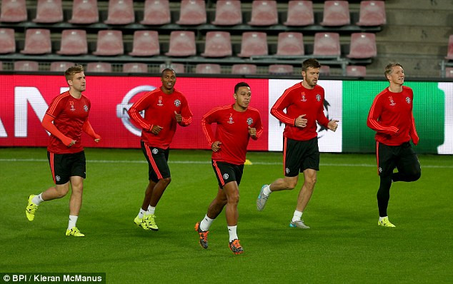 Depay tỏ ra hào hứng với cuộc tái ngộ đồng đội cũ. (Nguồn: DM)