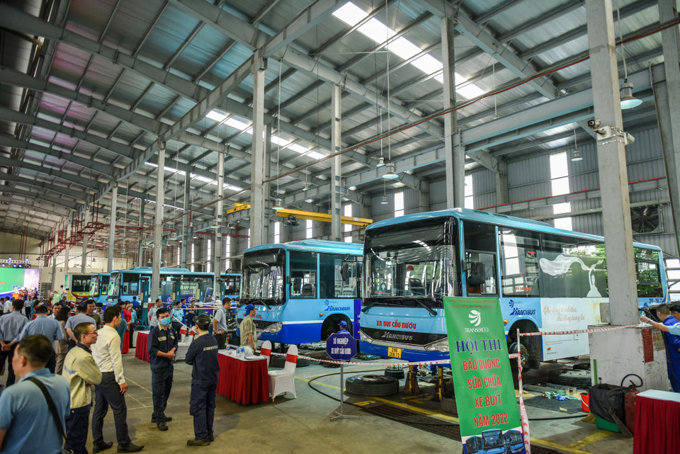 Tổng công ty Vận tải Hà Nội đã tổ chức hội thi bảo dưỡng sửa chữa xe buýt năm 2022 với sự tham gia hưởng ứng sôi nổi của 9 đơn vị hoạt động xe buýt. (Ảnh: Minh Sơn/Vietnam+)
