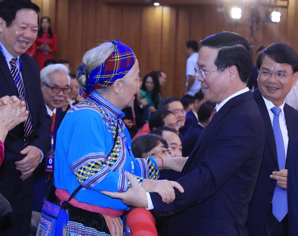 Chủ tịch nước Võ Văn Thưởng dự Lễ kỷ niệm 65 năm Ngày Bác Hồ thăm tỉnh Lào Cai. (Ảnh: Thống Nhất/TTXVN)