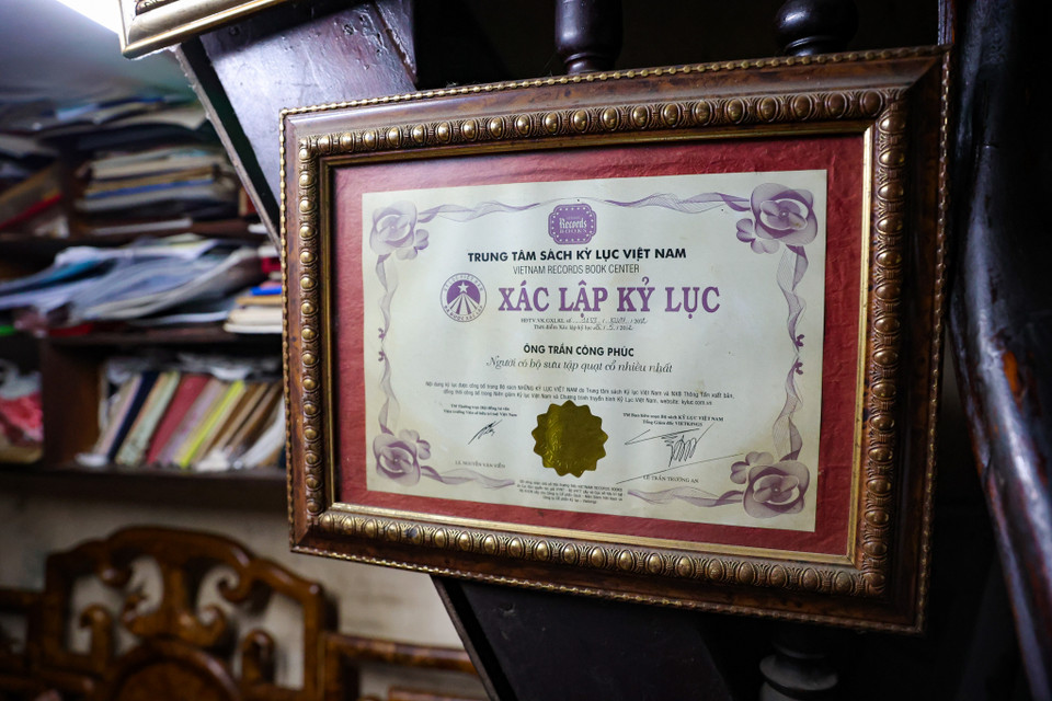 Với bộ sưu tập quạt cổ có một không hai này, năm 2012 ông Phúc đã từng được ghi danh trong 'Kỷ lục Guinness Việt Nam.' (Ảnh: Minh Hiếu/Vietnam+)