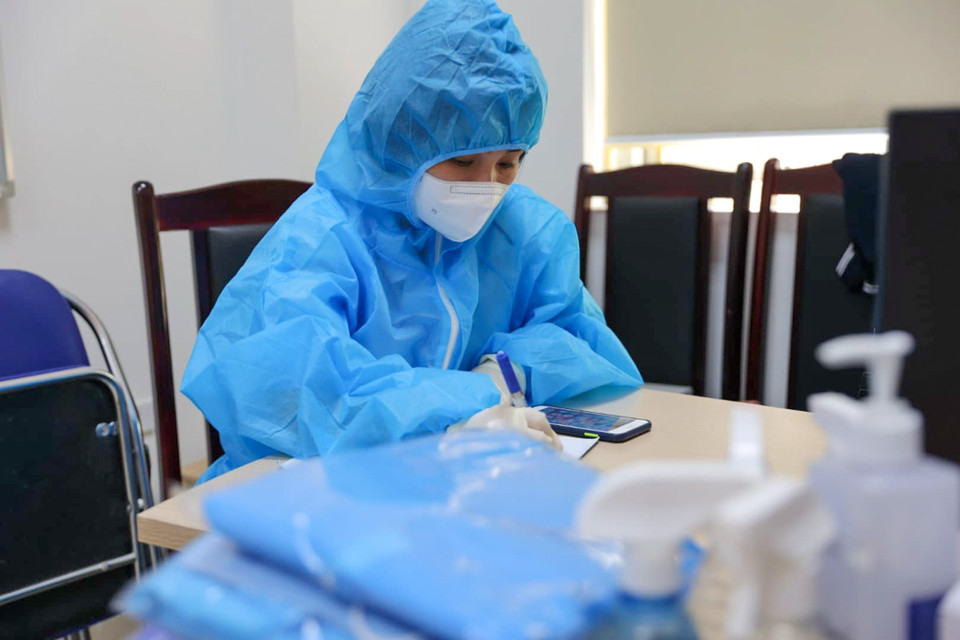 Bên cạnh lực lượng công an trật tự, lực lượng y, bác sỹ cũng góp công lớn cho sự an toàn của các thí sinh tại điểm thi. (Ảnh: PV/Vietnam+)