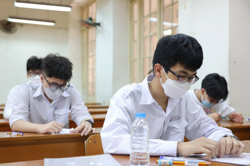 Môn thi chiều 18/6 là môn Tiếng Anh theo hình thức trắc nghiệm, thời gian làm bài 60 phút. Đúng 14 giờ thí sinh bắt đầu làm bài và kết thúc bài lúc 15 giờ. (Ảnh: PV/Vietnam+)