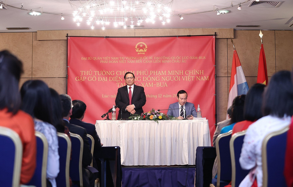 Thủ tướng Phạm Minh Chính phát biểu, động viên cộng đồng người Việt Nam tại Luxembourg. (Ảnh: Dương Giang/TTXVN)