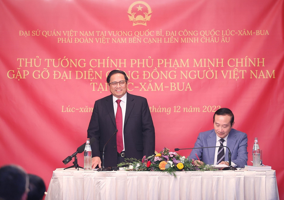 Thủ tướng Phạm Minh Chính phát biểu, động viên cộng đồng người Việt Nam tại Luxembourg. (Ảnh: Dương Giang/TTXVN)