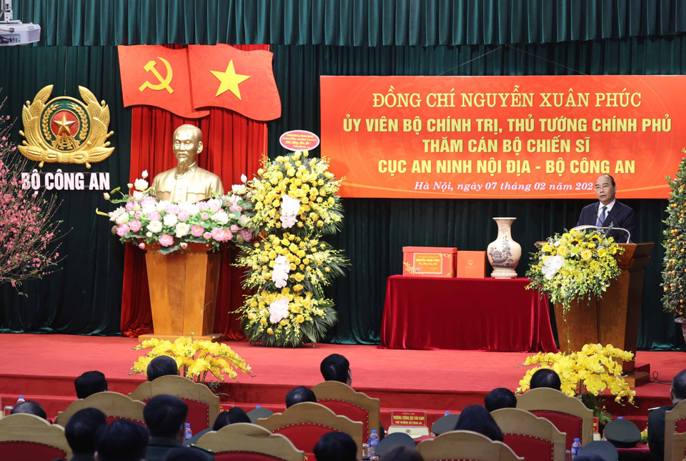 Thủ tướng Nguyễn Xuân Phúc phát biểu chúc Tết cán bộ, chiến sỹ Cục An ninh nội địa. (Ảnh: Thống Nhất/TTXVN)