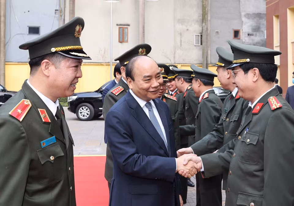 Thủ tướng Nguyễn Xuân Phúc với cán bộ Bộ Tư lệnh Cảnh vệ. (Ảnh: Thống Nhất/TTXVN)