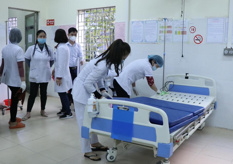 Giường bệnh tại khoa hồi sức trong Bệnh viện dã chiến. (Ảnh: Xuân Tiến/TTXVN)