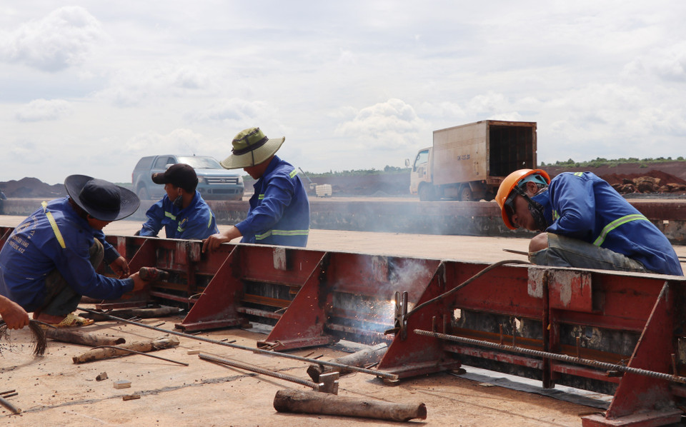 Đóng hộp để đổ bêtông đường băng sân bay Long Thành. (Ảnh: Công Phong/ TTXVN)