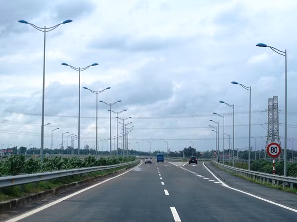 Tuyến đường cao tốc Nội Bài-Lào Cai đã sẵn sàng để thông xe. (Ảnh: Việt Hùng/Vietnam+)