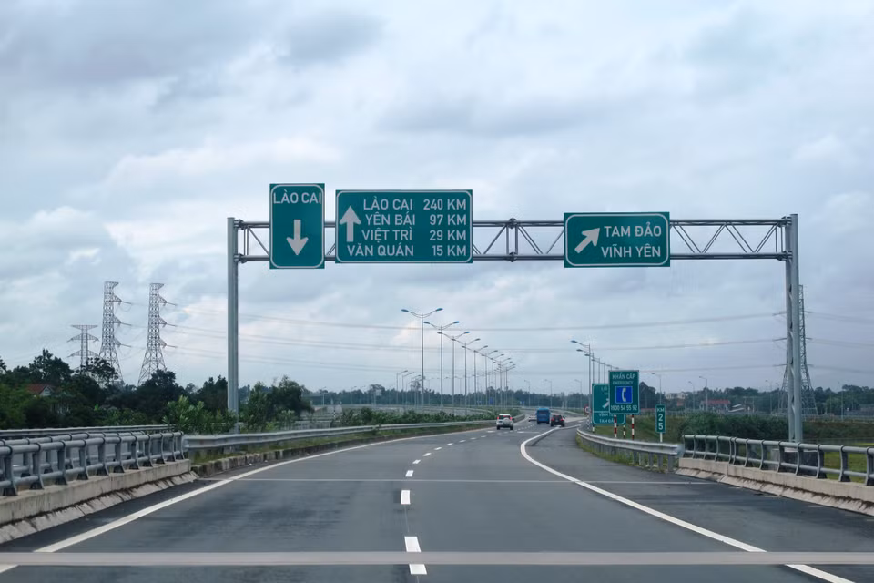 Việc đưa tuyến đường vào khai thác giúp giảm thời gian lưu thông từ Hà Nội-Lào Cai xuống còn 3,5 tiếng so với 7 tiếng như trước đây. (Ảnh: Việt Hùng/Vietnam+)