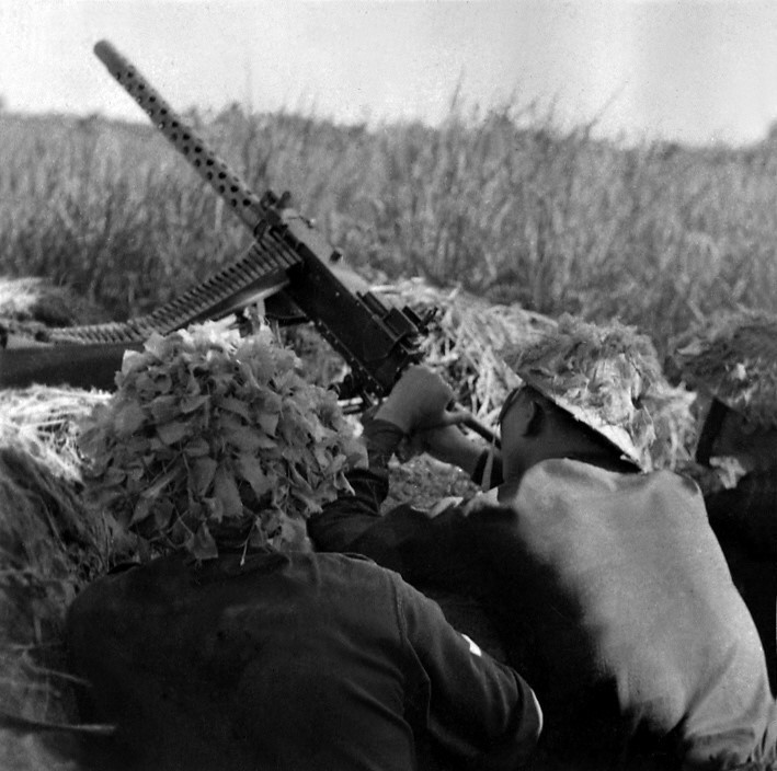 Trận Ấp Bắc (xã Tân Phú, huyện Cai Lậy, tỉnh Mỹ Tho; nay thuộc thị xã Cai Lậy, tỉnh Tiền Giang) diễn ra trong 20 tiếng đồng hồ ngày 2/1/1963 trong sự tương quan lực lượng hết sức chênh lệch, địch áp đảo ta về cả lực lượng và vũ khí, trang bị, có ưu thế cả trên không, trên bộ, trên sông. Trong ảnh: Khẩu đại liên lịch sử đã hạ 8 máy bay Mỹ trong trận Ấp Bắc (1/1963). (Ảnh: TTXGP)