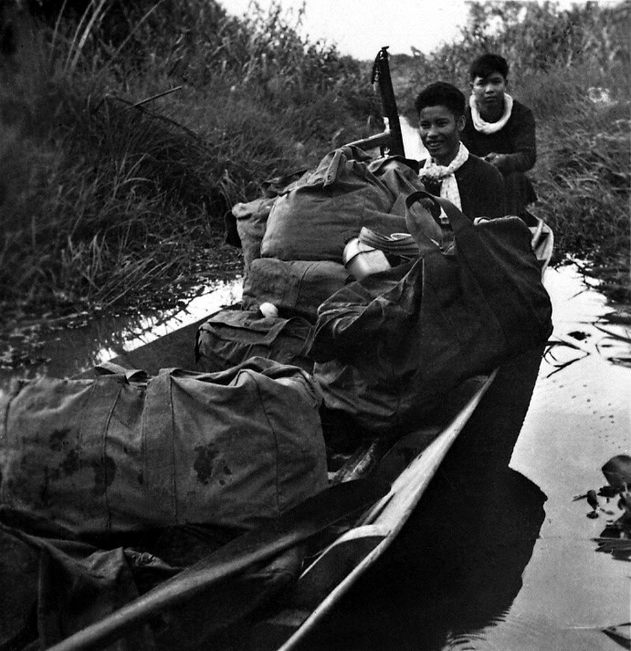 Chiến thắng Ấp Bắc là trận đầu đánh bại chiến thuật “trực thăng vận,” “thiết xa vận,” dấu hiệu phá sản chiến lược “chiến tranh đặc biệt” của Mỹ ngụy. Trong ảnh: Chiến lợi phẩm thu được trong trận Ấp Bắc (1/1963). (Ảnh: TTXGP)