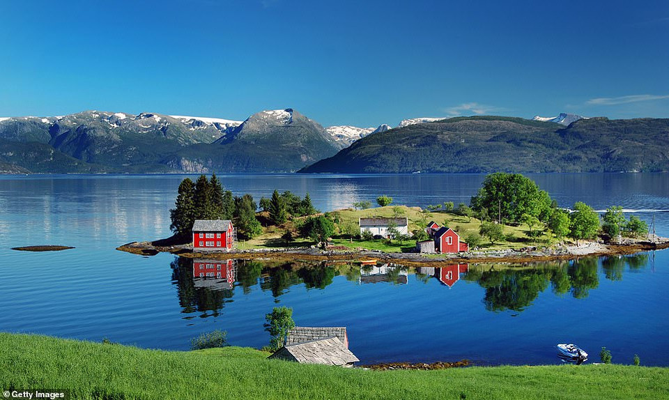 Hardangerfjord, nơi giáp với sông băng Folgefonna,với những hòn đảo nhỏ. (Nguồn: Getty)
