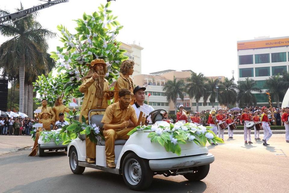 Tiết mục biểu diễn trong Lễ hội đường phố. (Ảnh: Tuấn Anh/TTXVN)