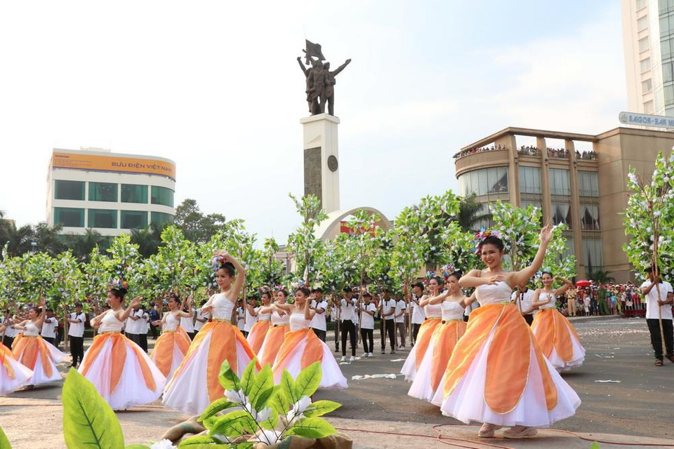 Tiết mục biểu diễn trong Lễ hội đường phố. (Ảnh: Tuấn Anh/TTXVN)