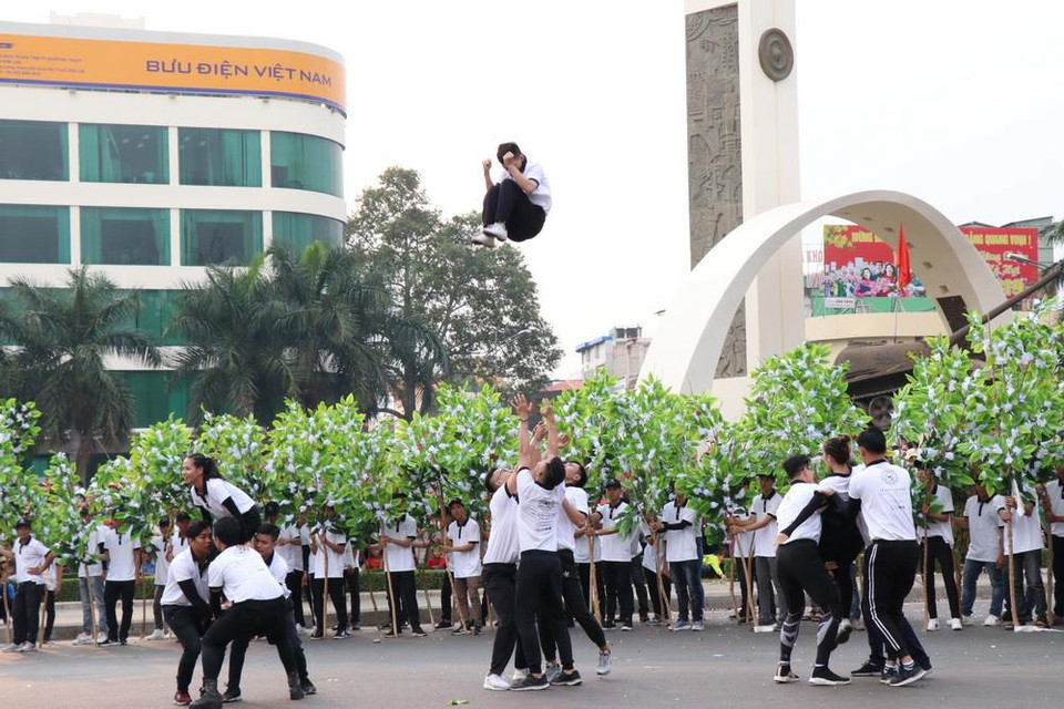 Tiết mục biểu diễn trong Lễ hội đường phố. (Ảnh: Tuấn Anh/TTXVN)