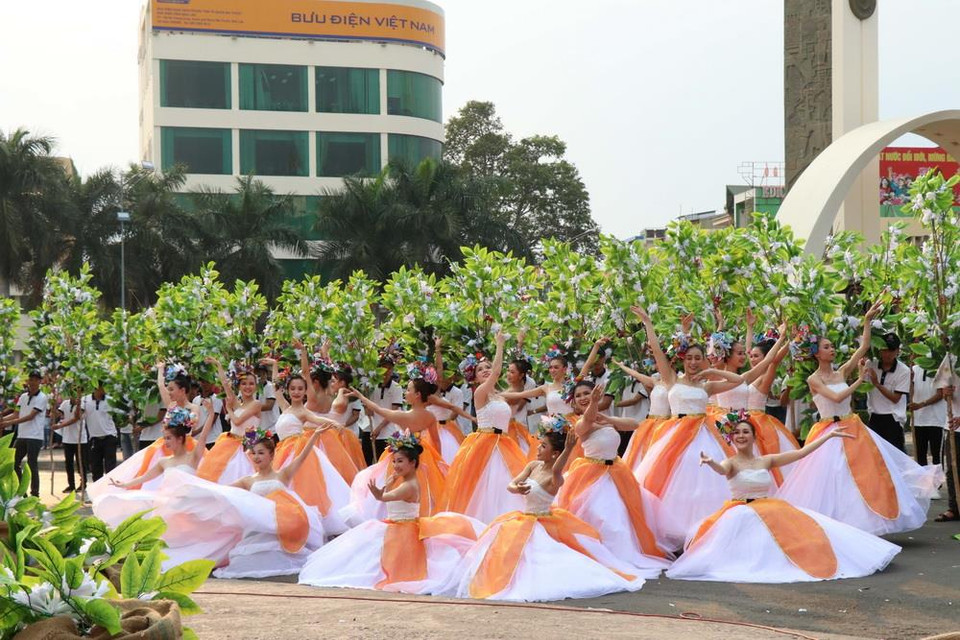 Tiết mục biểu diễn trong Lễ hội đường phố. (Ảnh: Tuấn Anh/TTXVN)