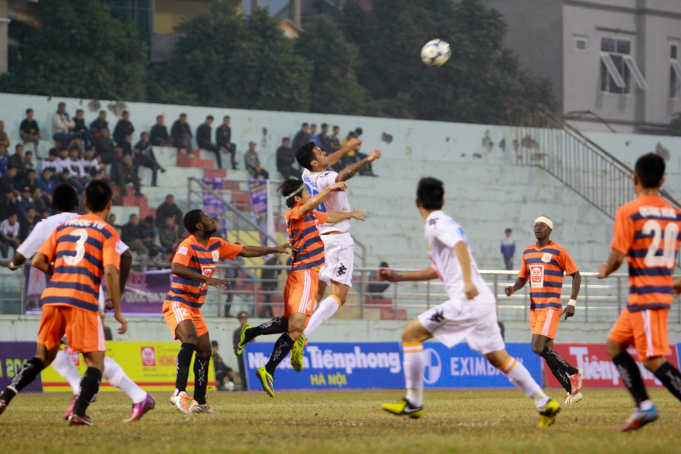 Hà Nội T&amp;T chơi bóng bổng rất tốt. (Ảnh: Minh Chiến/Vietnam+)