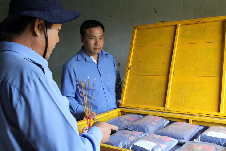 Hài cốt các liệt sỹ Việt Nam hy sinh trên địa bàn tỉnh Kandal của Campuchia được đội công tác K90 Quân khu 9 tìm kiếm, cất bốc chờ ngày hồi hương. Sau hơn hai tháng triển khai giai đoạn mùa khô 2013-2014, cả đội K90 mới tìm được hơn 10 bộ hài cốt liệt sĩ Việt Nam trên địa bàn tỉnh. (Ảnh: Xuân Khu/Vietnam+)