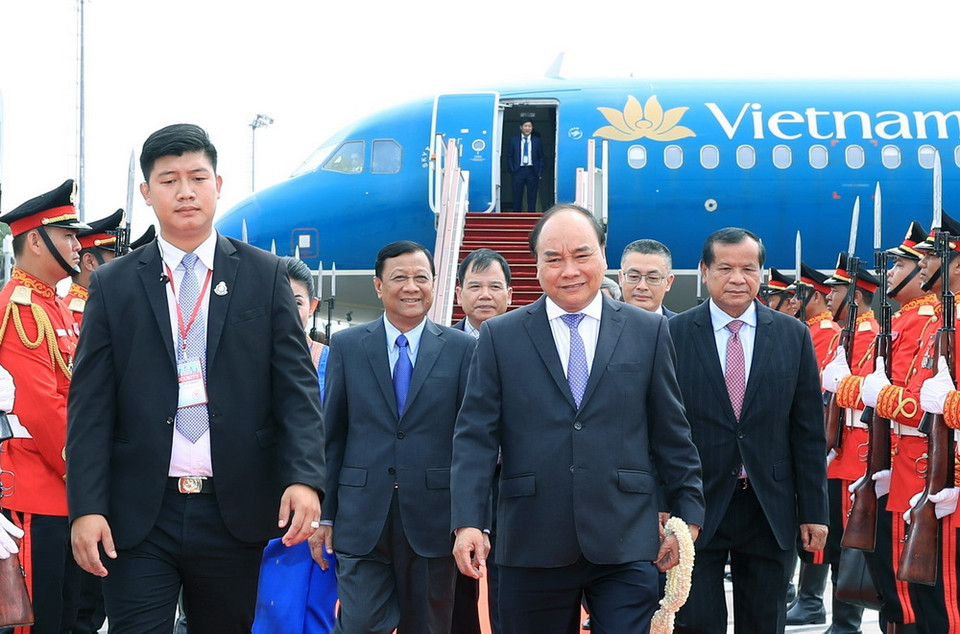 Thủ tướng Nguyễn Xuân Phúc và đoàn đại biểu cấp cao Việt Nam đến Siem Reap (Vương quốc Campuchia) dự Hội nghị Cấp cao Ủy hội sông Mekong quốc tế lần 3. (Ảnh: Thống Nhất/TTXVN)
