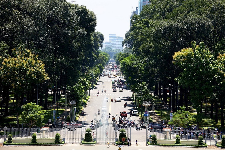 Theo Conde Nast Traveler Managine (Hoa Kỳ), Thành phố Hồ Chí Minh là 1 trong 7 điểm đến hấp dẫn trong mùa Thu năm 2022. Trong ảnh: Công viên 30/4 và đường Lê Duẩn, ngay trung tâm Thành phố Hồ Chí Minh. (Ảnh: Hồng Đạt/TTXVN)