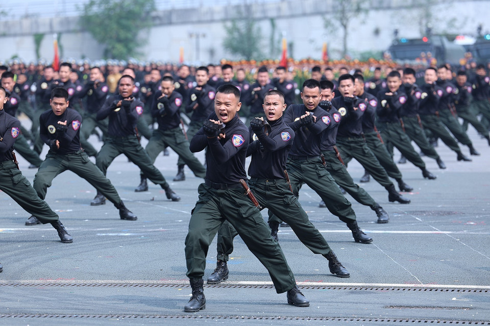 500 chiến sỹ Cảnh sát Cơ động biểu diễn võ thuật. (Ảnh: Dương Giang/TTXVN)