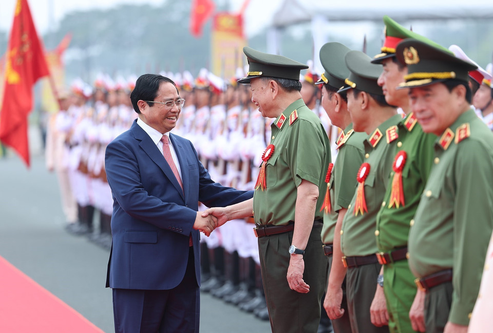 Thủ tướng Phạm Minh Chính với Bộ trưởng Tô Lâm và lãnh đạo Bộ Công an tham dự Lễ kỷ niệm. (Ảnh: Dương Giang/TTXVN)
