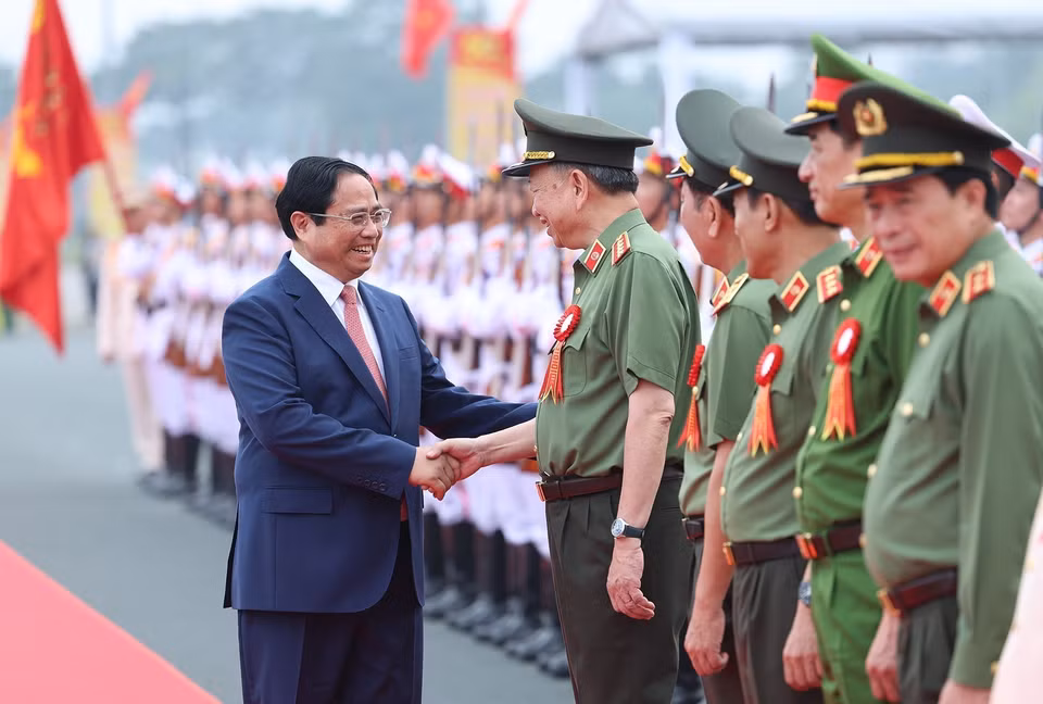 Thủ tướng Phạm Minh Chính với Bộ trưởng Tô Lâm và lãnh đạo Bộ Công an tham dự Lễ kỷ niệm. (Ảnh: Dương Giang/TTXVN)