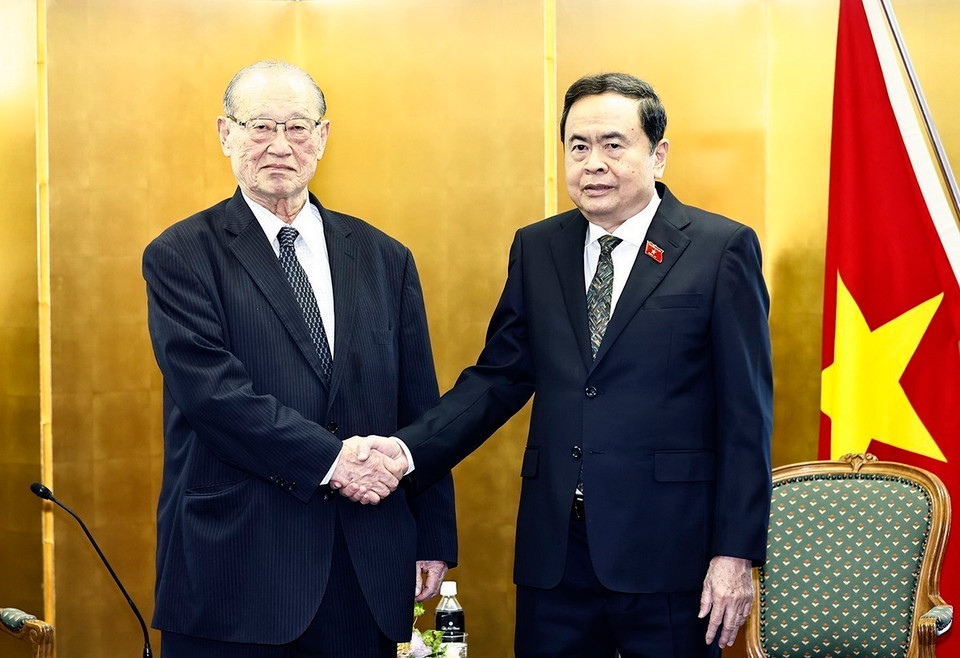 Chủ tịch Quốc hội Trần Thanh Mẫn tiếp ông Matsuzawa Ken, Chủ tịch Điều hành Hội đồng thúc đẩy ngoại giao nhân dân Nhật Bản (FEC). (Ảnh: Doãn Tấn/TTXVN)