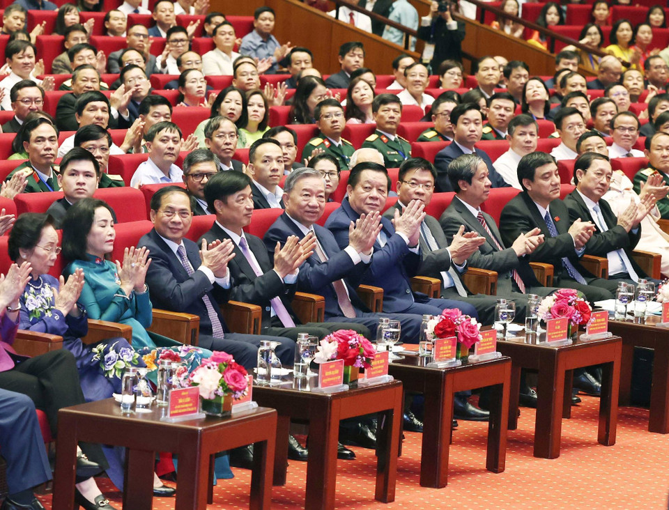 Tổng Bí thư Tô Lâm và các đại biểu tham dự buổi gặp mặt. (Ảnh: Thống Nhất/TTXVN)