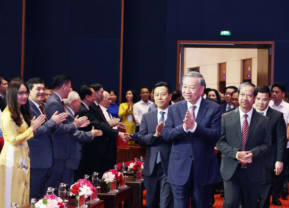 Tổng Bí thư Tô Lâm và các đại biểu tham dự buổi gặp mặt. (Ảnh: Thống Nhất/TTXVN)