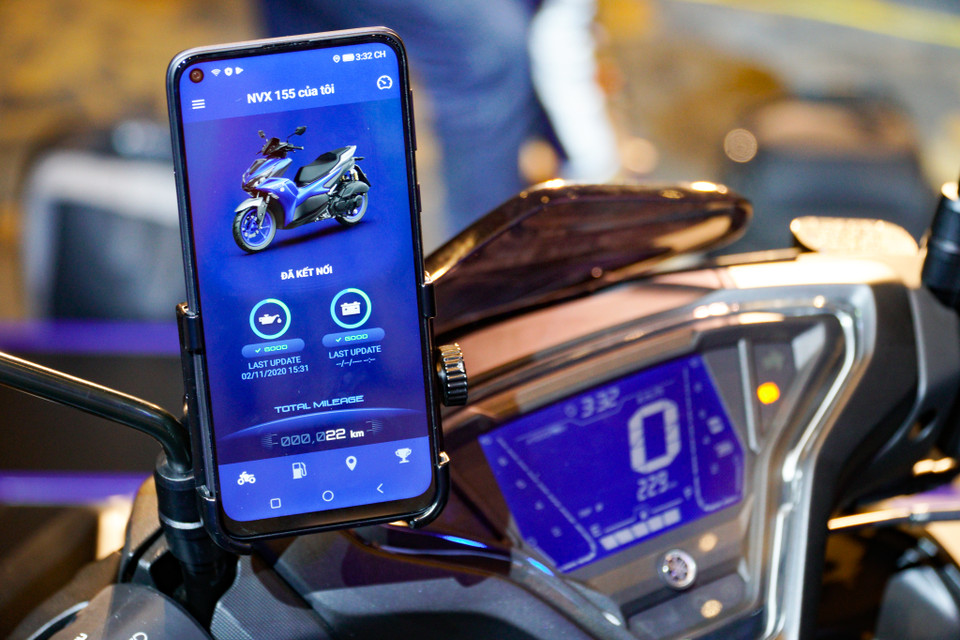 Điểm đáng giá nhất của phiên bản NVX lần này đó là có kết nối với phần mềm Y-Connect cho phép người dùng nhận thông báo về cuộc gọi, theo dõi tình trạng xe... Đây là tính năng công nghệ chỉ có trên mẫu xe ga cao cấp Honda SH 2020 tại Việt Nam với My Honda+. (Ảnh: Minh Hiếu/Vietnam+)