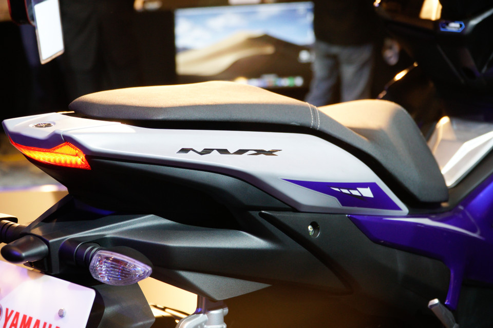 Phần đuôi và gân ở thân xe cũng đã được tinh chỉnh lại gọn gàng hơn. Đây có thể là xu hướng mới của những chiếc xe máy Nhật, cũng như 'đối thủ' Honda Airblade 2020. (Ảnh: Minh Hiếu/Vietnam+)