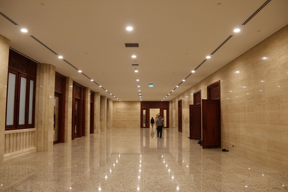 Hành lang trong tòa nhà rất rộng rãi và sang trọng. (Ảnh: Phạm Kiên/Vietnam+)