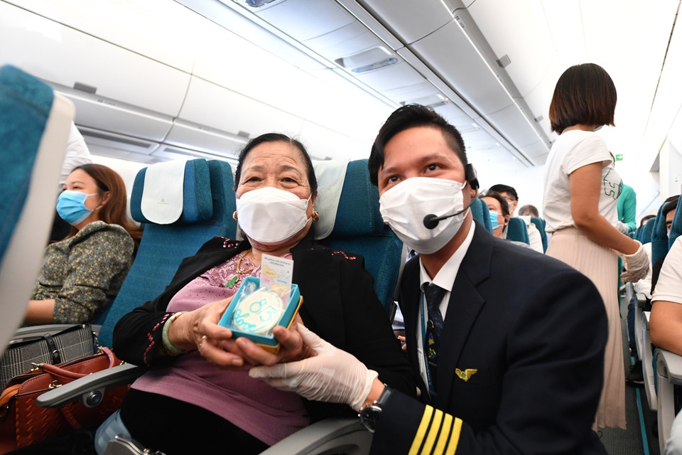 Món quá này càng có ý nghĩa trong ngày Quốc tế Phụ nữ - ngày 8/3. (Ảnh: CTV/Vietnam+)