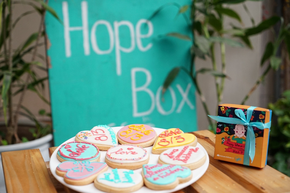 HopeBox - nơi những món quà ra đời - đã giúp đỡ nhiều phụ nữ thoát khỏi bạo lực gia đình và bắt đầu cuộc sống mới. (Ảnh: CTV/Vietnam+)