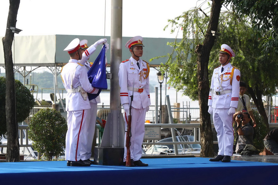 Lễ thượng cờ tại trụ sở Bộ Ngoại giao. (Ảnh: Nguyễn Khang/TTXVN)