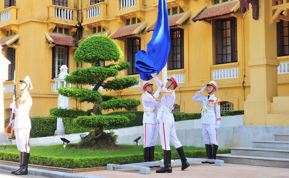 Lễ thượng cờ tại trụ sở Bộ Ngoại giao. (Ảnh: Nguyễn Khang/TTXVN)