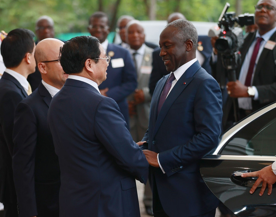 Thủ tướng Phạm Minh Chính đón Chủ tịch Quốc hội Bờ Biển Ngà (Côte d'Ivoire) Adama Bictogo thăm chính thức Việt Nam. (Ảnh: Dương Giang/TTXVN)