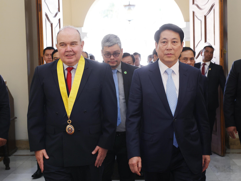 Thị trưởng Thành phố Lima Rafael Lopez đón Chủ tịch nước Lương Cường. (Ảnh: Lâm Khánh/TTXVN)