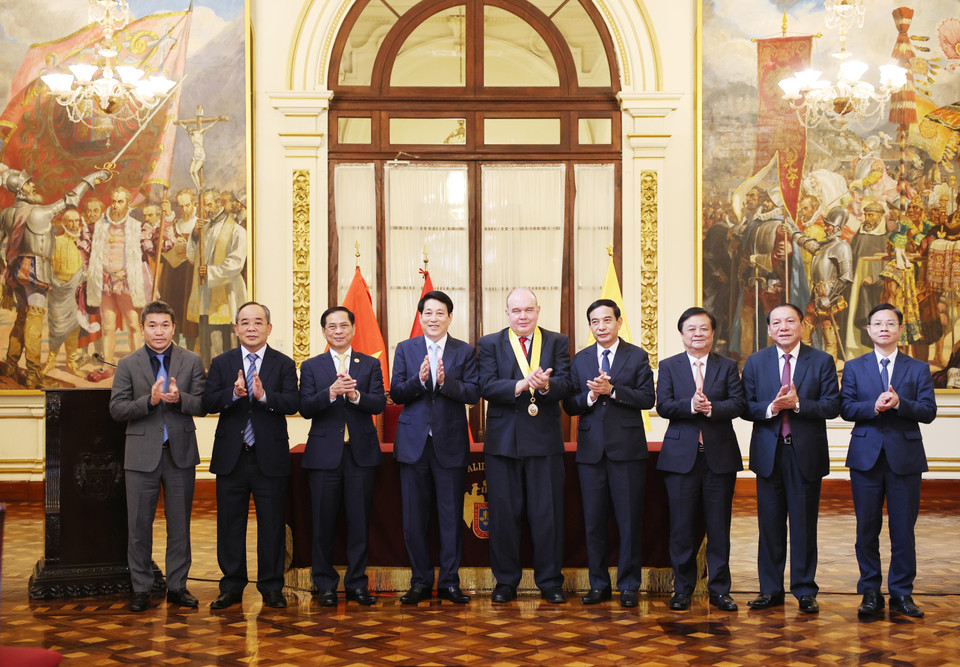 Chủ tịch nước Lương Cường dự lễ trao chìa khóa thành phố và tuyên bố khách mời tham dự của Thành phố Lima. (Ảnh: Lâm Khánh/TTXVN)