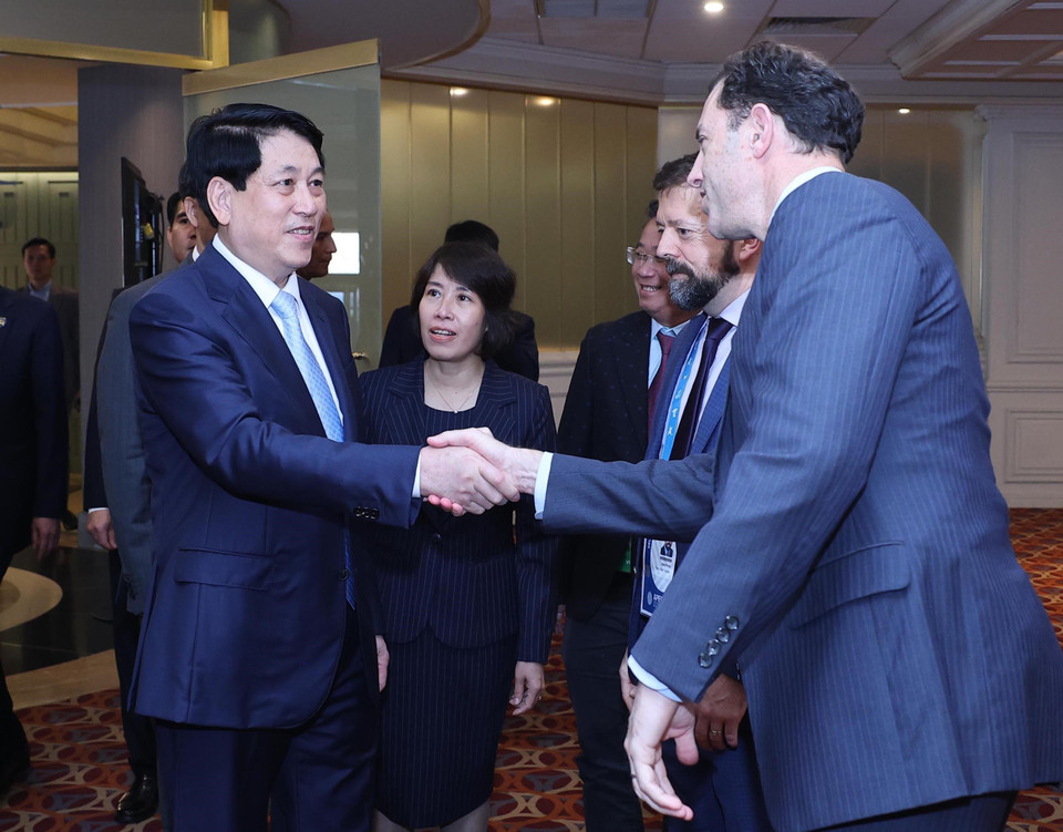 Chủ tịch nước Lương Cường với các đại biểu. (Ảnh: Lâm Khánh/TTXVN)