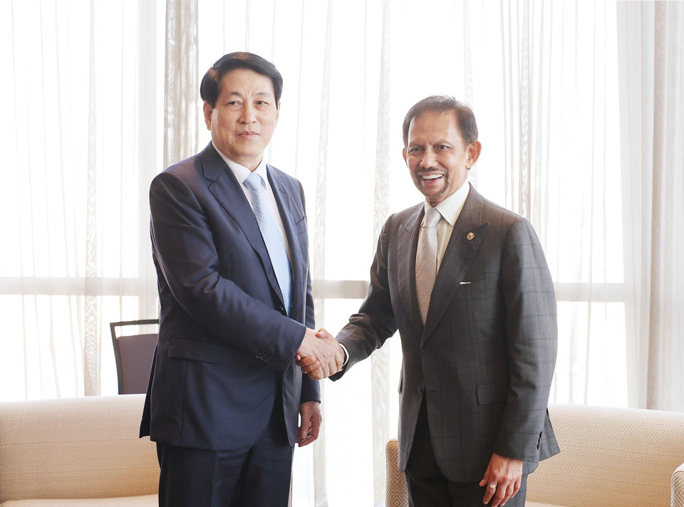 Chủ tịch nước Lương Cường gặp Quốc vương Brunei Hassanal Bolkiah. (Ảnh: Lâm Khánh/TTXVN)