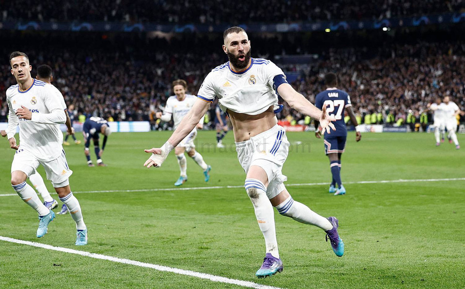 Niềm vui của Karim Benzema sau khi lập cú đúp. (Nguồn: realmadrid)