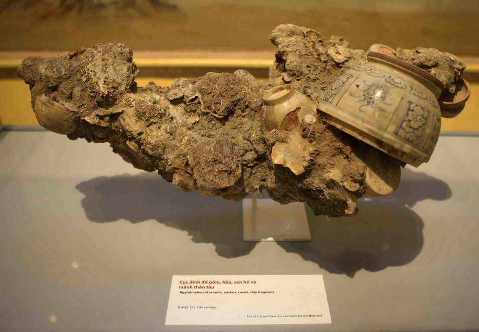 Hiện vật được trưng bày. (Ảnh: Thanh Tùng/TTXVN)