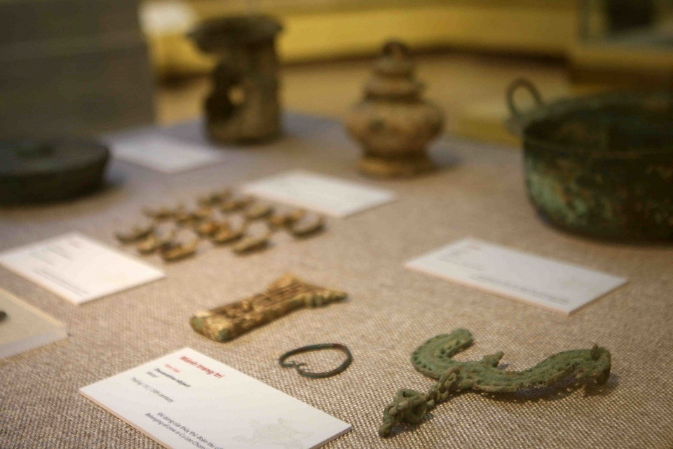 Hiện vật được trưng bày. (Ảnh: Thanh Tùng/TTXVN)