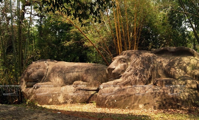 Sơn động Thiên Phúc, nơi có những tuyệt tác điêu khắc sống động từ những tảng đá tự nhiên khổng lồ. (Nguồn: Nguyễn Vũ Thành Đạt/Báo ảnh Việt Nam)